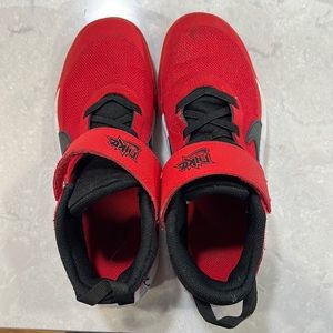 Nike basketball boy youth shoes